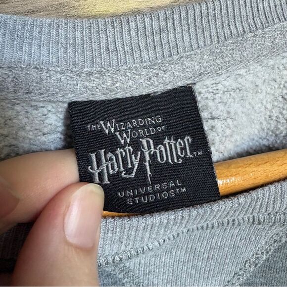 Gryffindor Gray Sweatshirt - Picture 7 of 10